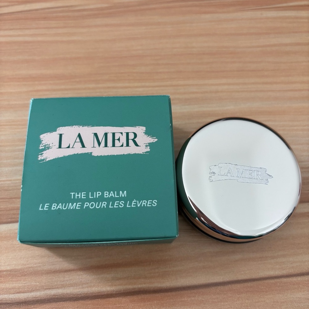 La Mer Lip Balm - Chic Green and Silver